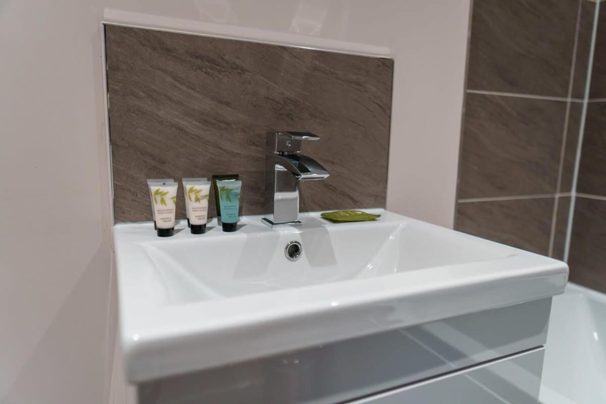 Contemporary 2 Bed Manchester Apartment - Sleeps 4 ภายนอก รูปภาพ