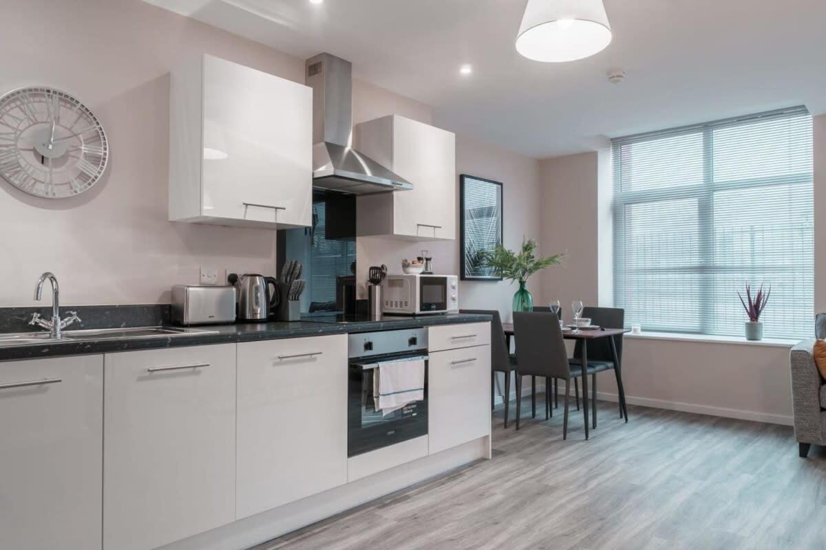 Contemporary 2 Bed Manchester Apartment - Sleeps 4 ภายนอก รูปภาพ