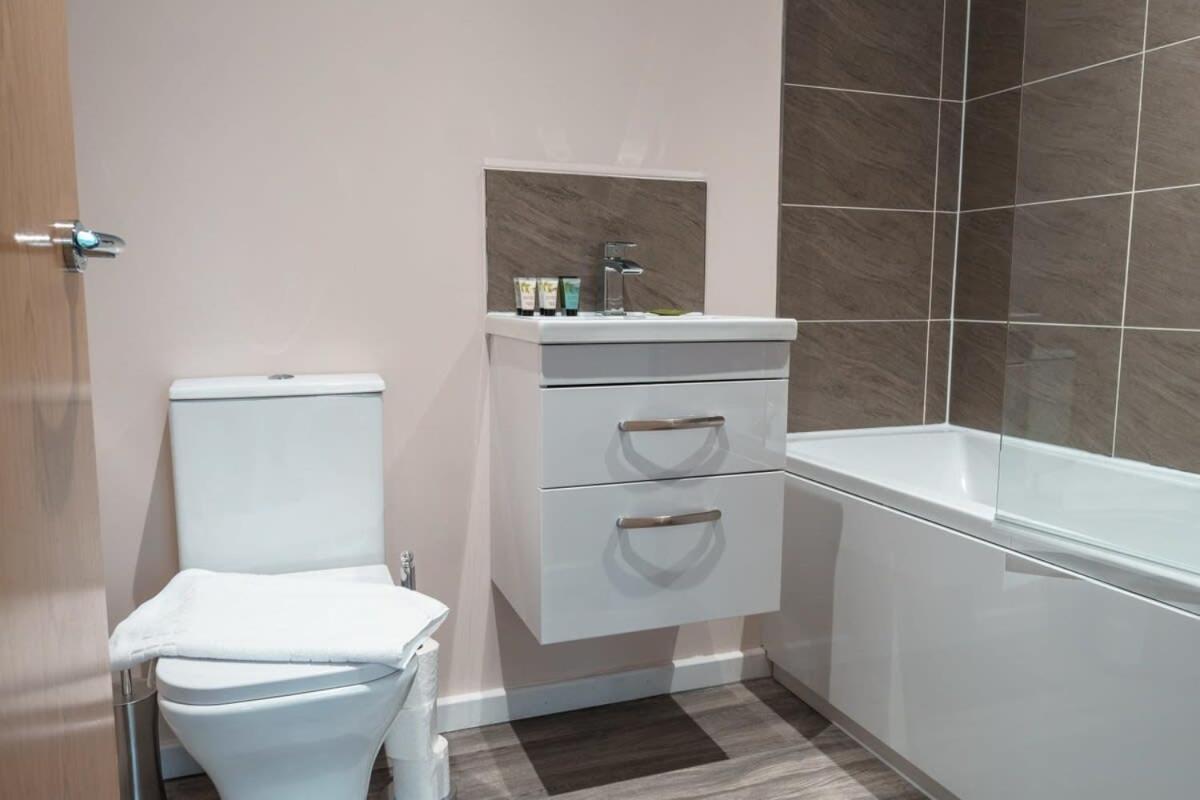 Contemporary 2 Bed Manchester Apartment - Sleeps 4 ภายนอก รูปภาพ